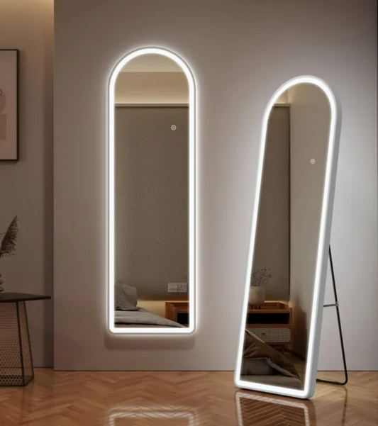 LED-SPIEGEL 50 × 160 CM – STILVOLL MIT GEBOGENEM DESIGN