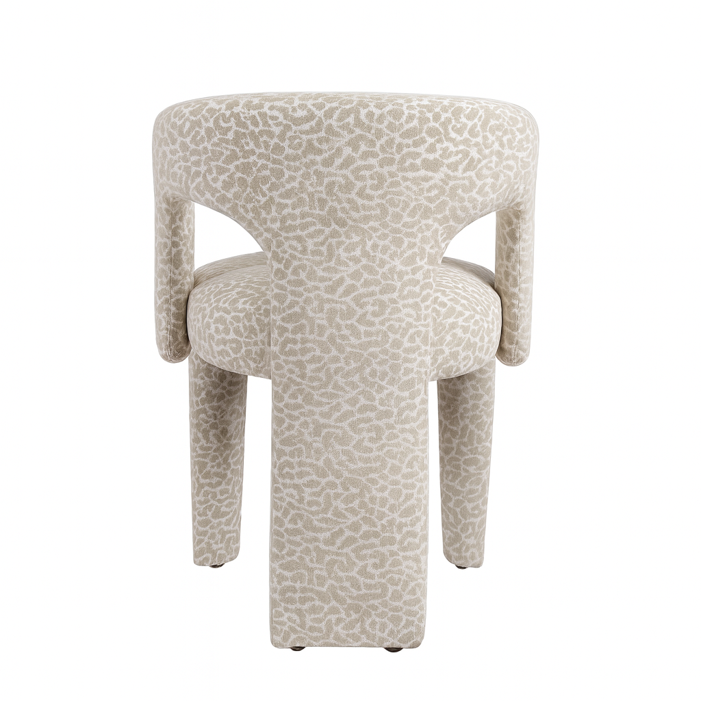 Liana – Gepolsterter Designstuhl mit Leopardenmuster und skulpturalen Formen