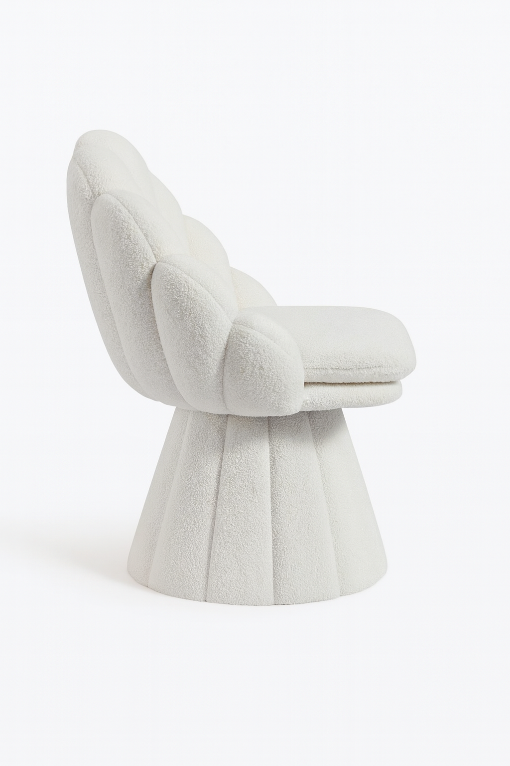 Amalfi – Bouclé-Loungefauteuil mit muschelförmigem Design in Cremeweiß