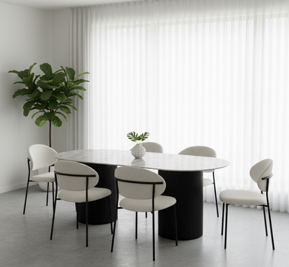 Erona – Ovaler Esstisch mit geriffelten Säulenbeinen