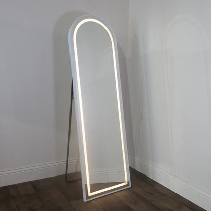 LED-SPIEGEL 50 × 160 CM – STILVOLL MIT GEBOGENEM DESIGN