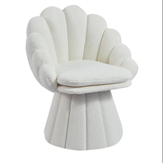Amalfi – Bouclé-Loungefauteuil mit muschelförmigem Design in Cremeweiß
