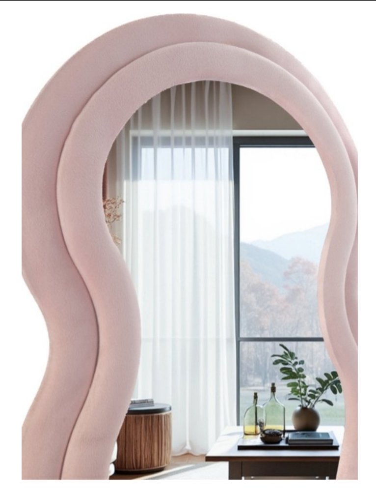 Fluffy Wave Spiegel – gewellter XXL-Standspiegel – 170 × 70 cm – weicher Bouclé-Rahmen – Beige / Rosa